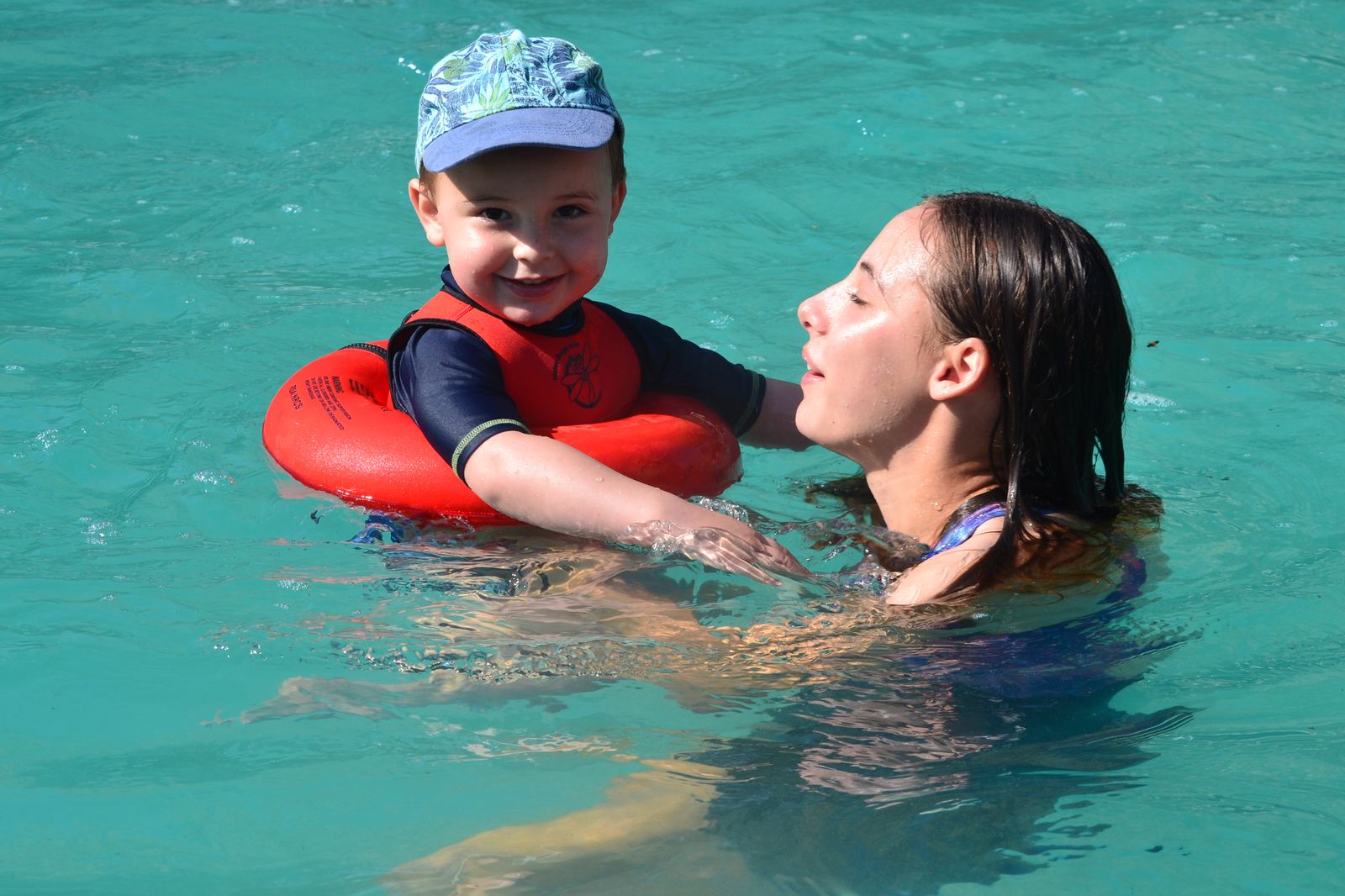 Mum and baby happily swimming together with Water-Bugs
